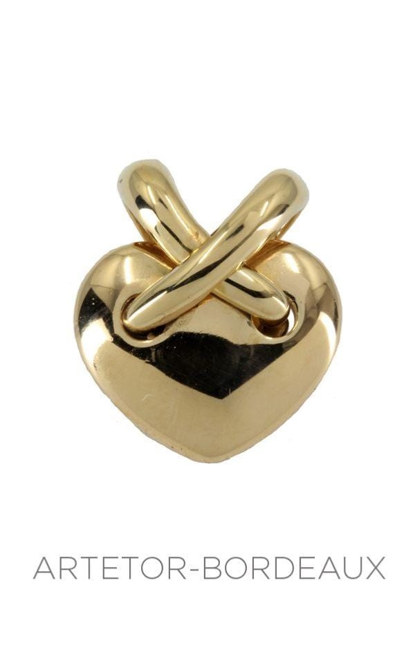 “Link” heart pendant branded Chaumet