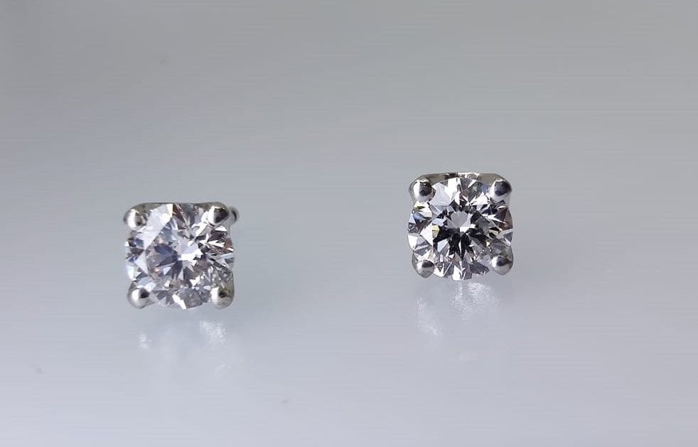Diamond earrings, 18 carat white gold