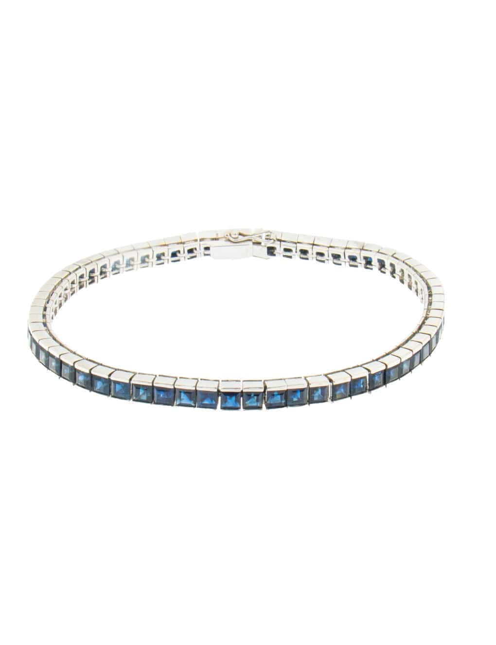 Ligne bracelet in white gold and calibrated natural sapphires