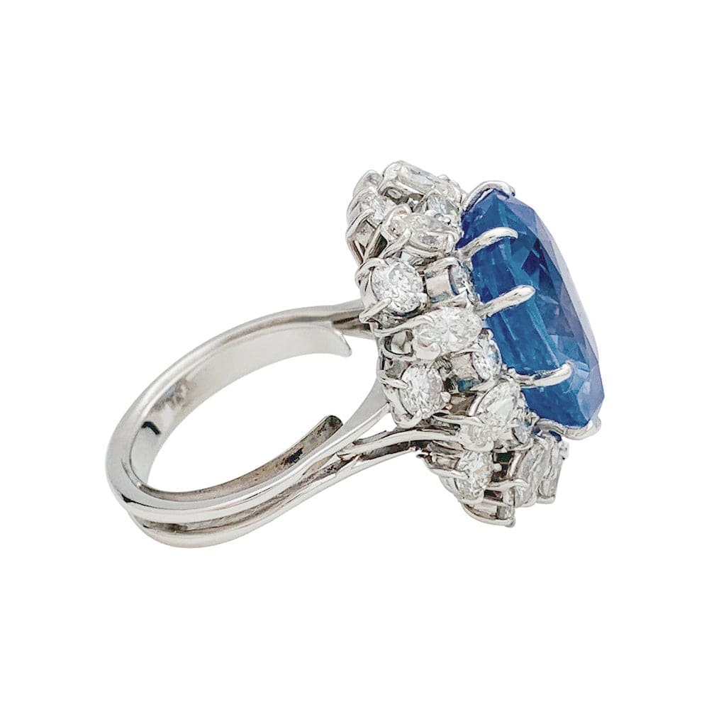White gold ring, platinum, sapphire and diamonds. - . Görsel