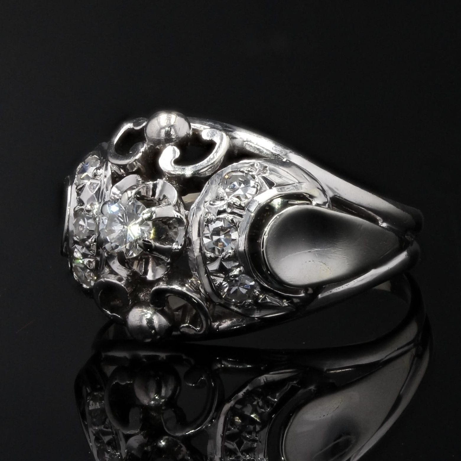 Domed white gold diamond ring - . Görsel
