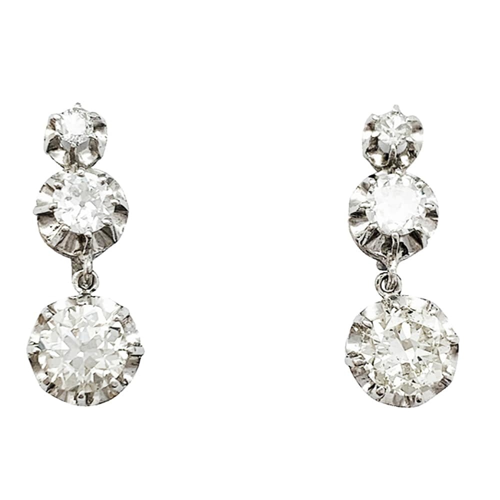Leverback earrings in platinum and diamonds. - . Görsel