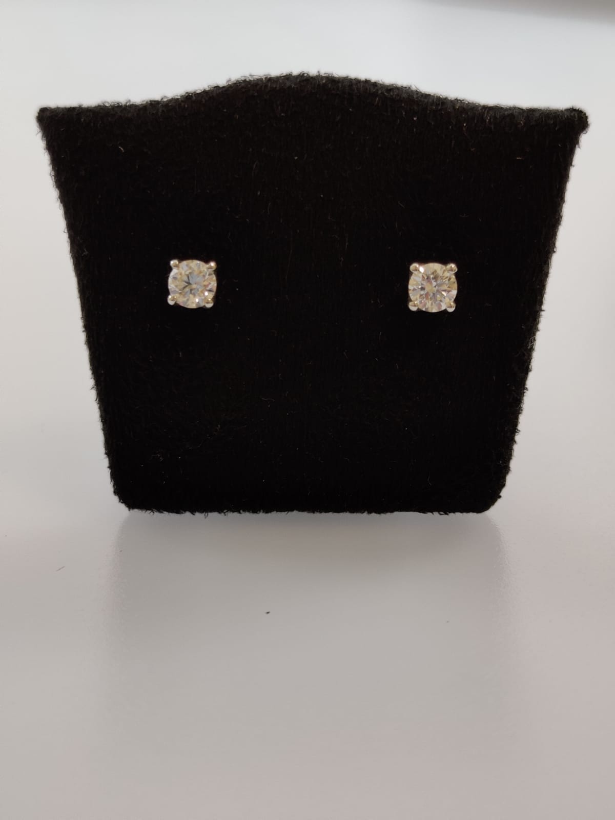 Pair of diamond earrings, 18 carat white gold - . Görsel