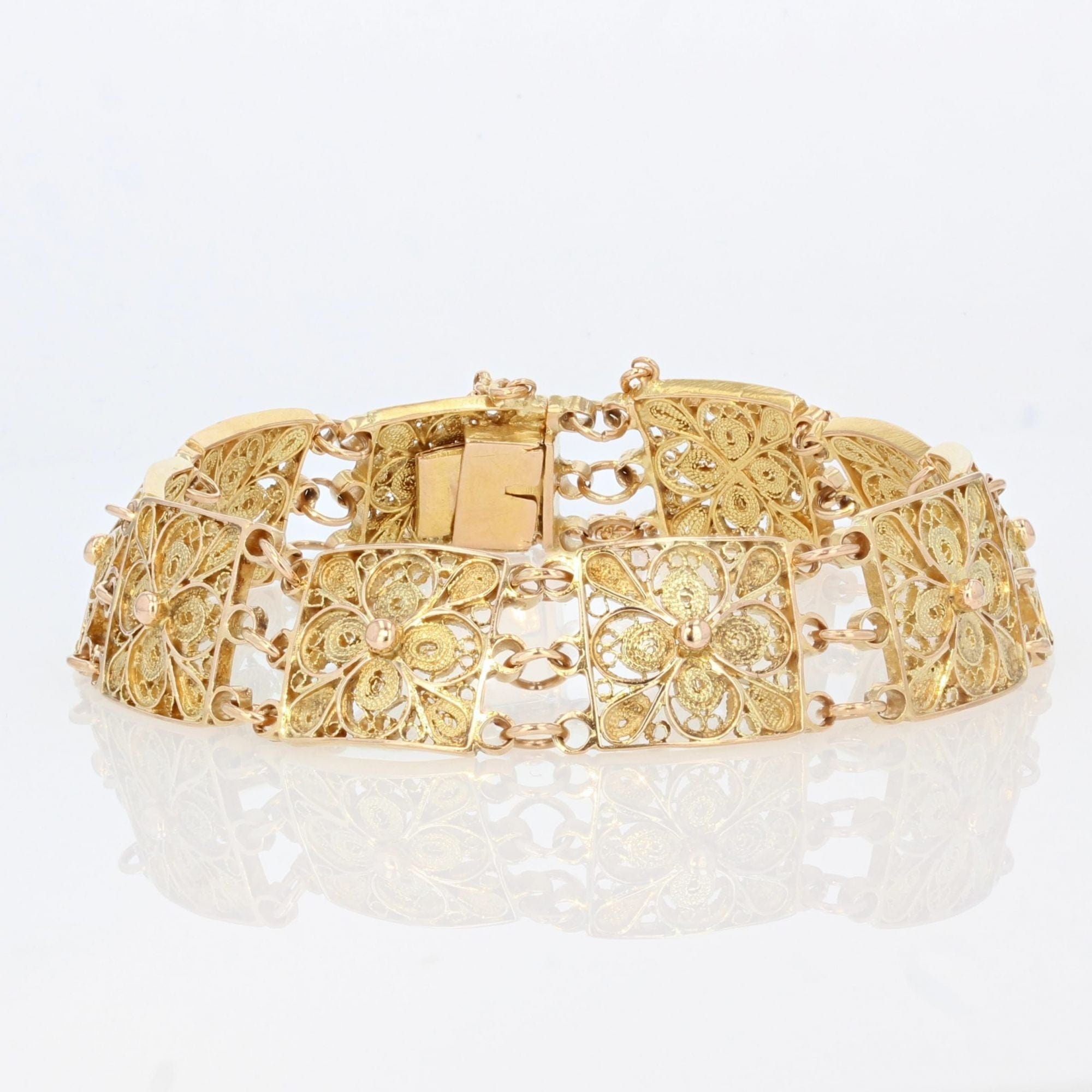 Gold bracelet with filigree square links - . Görsel