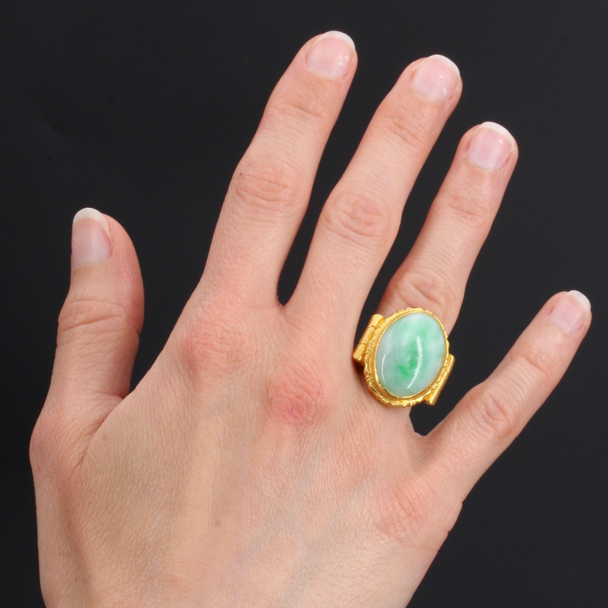 Old gold and jade ring - . Görsel