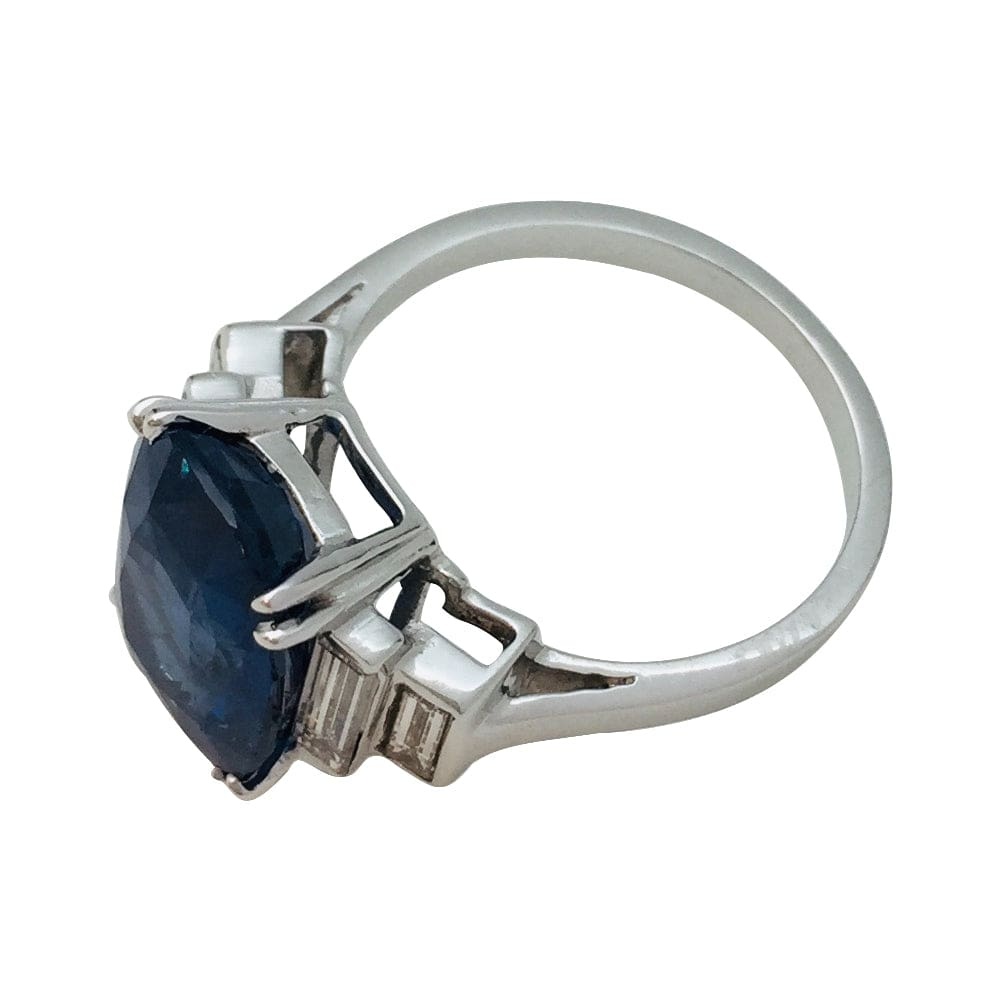 Sapphire ring, 6.77 carats in white gold, diamonds. - . Görsel