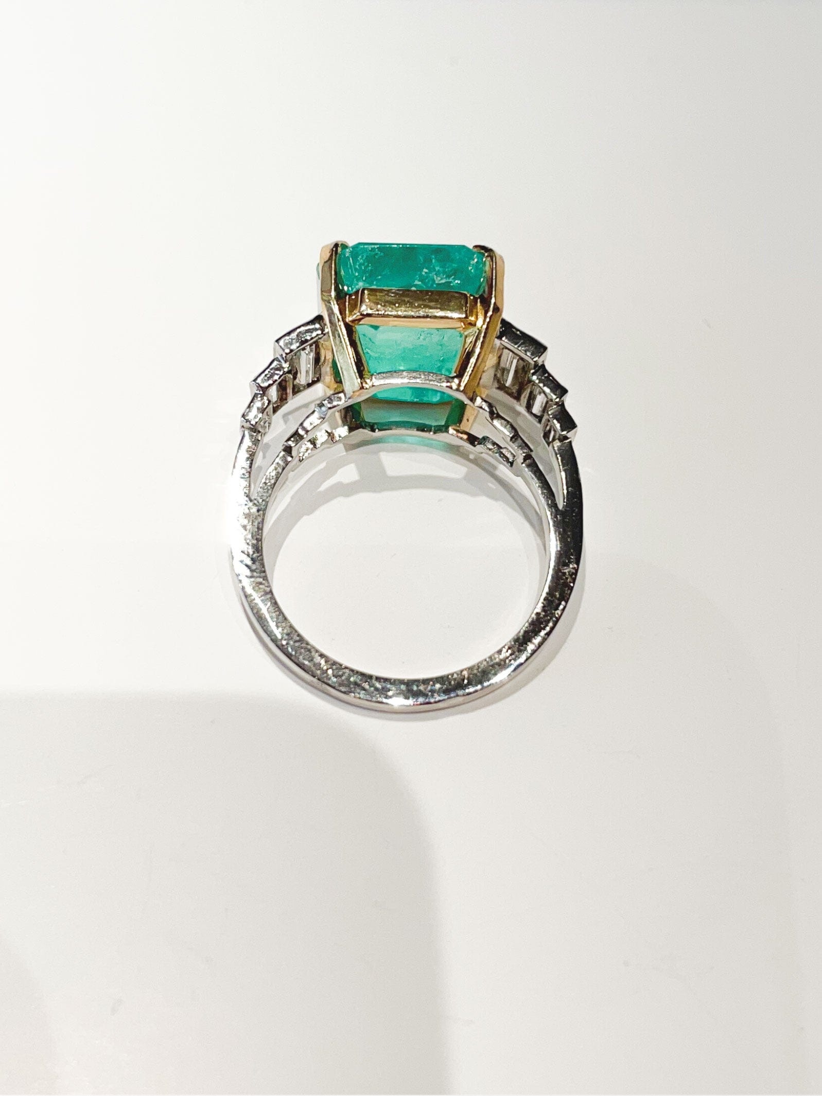 Two Gold, Emerald and Diamond Ring - . Görsel