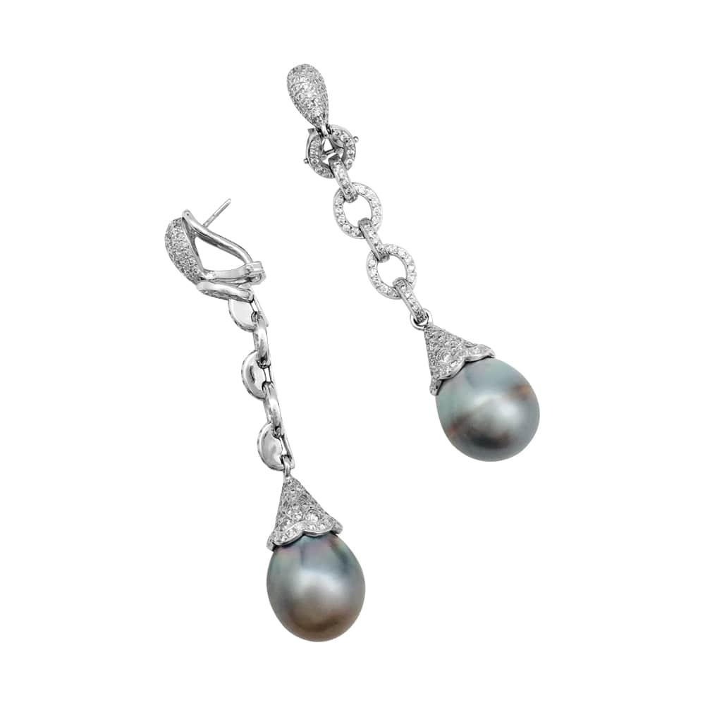 Dangling earrings in white gold, diamonds and pearls. - . Görsel