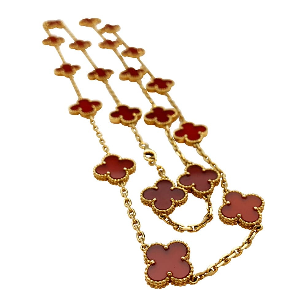 Alhambra long necklace by Van Cleef and Arpels. - . Görsel