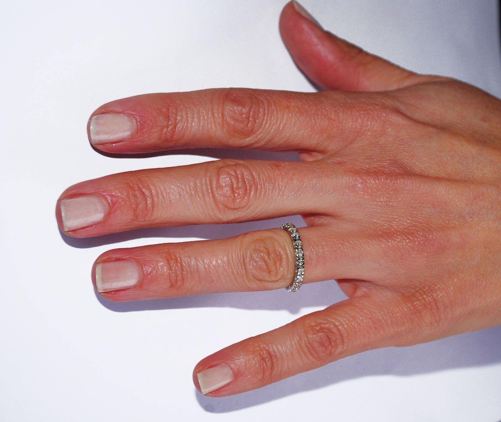 American diamond wedding ring in white gold - . Görsel