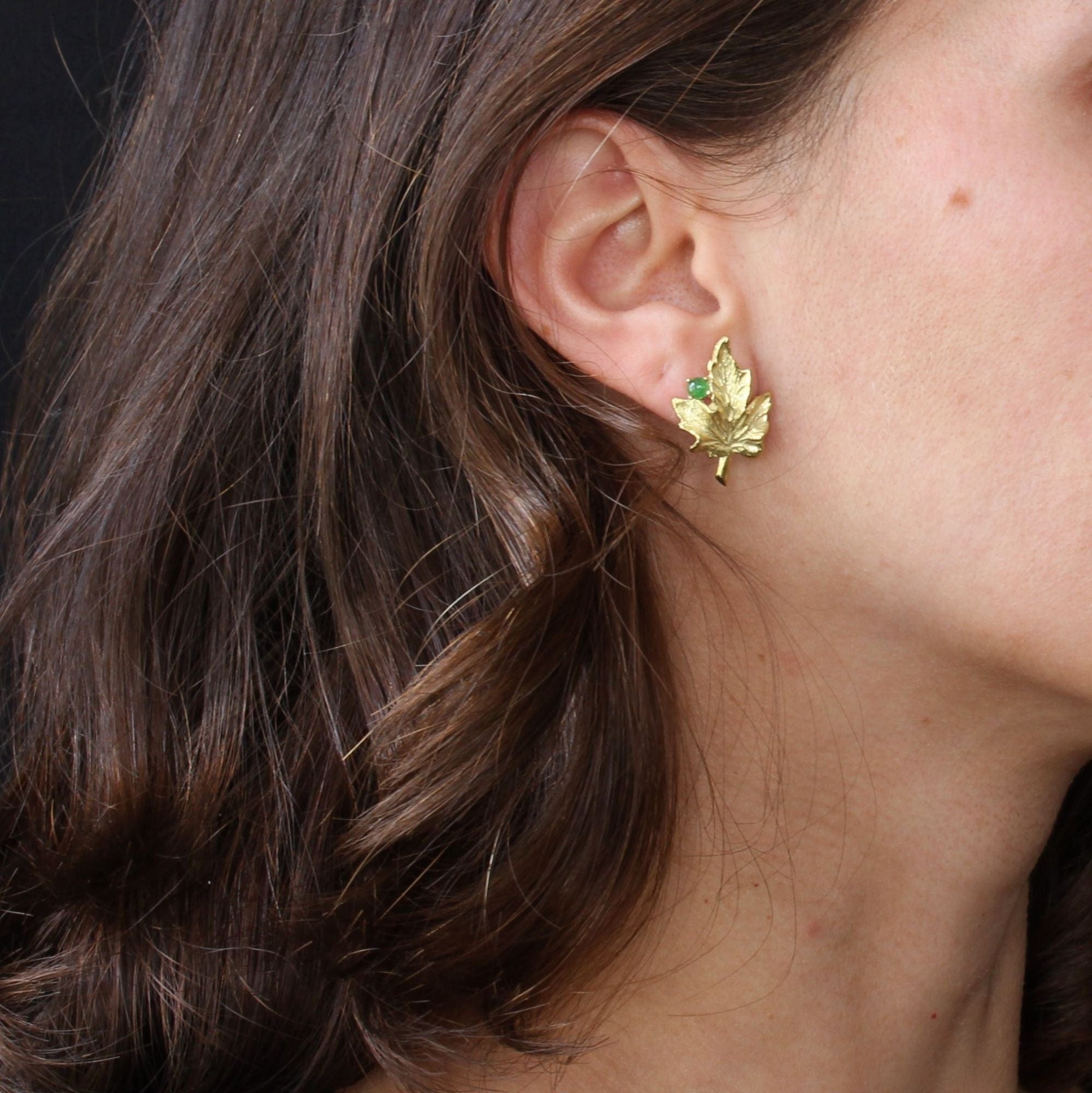 Vine leaf and emerald earrings - . Görsel